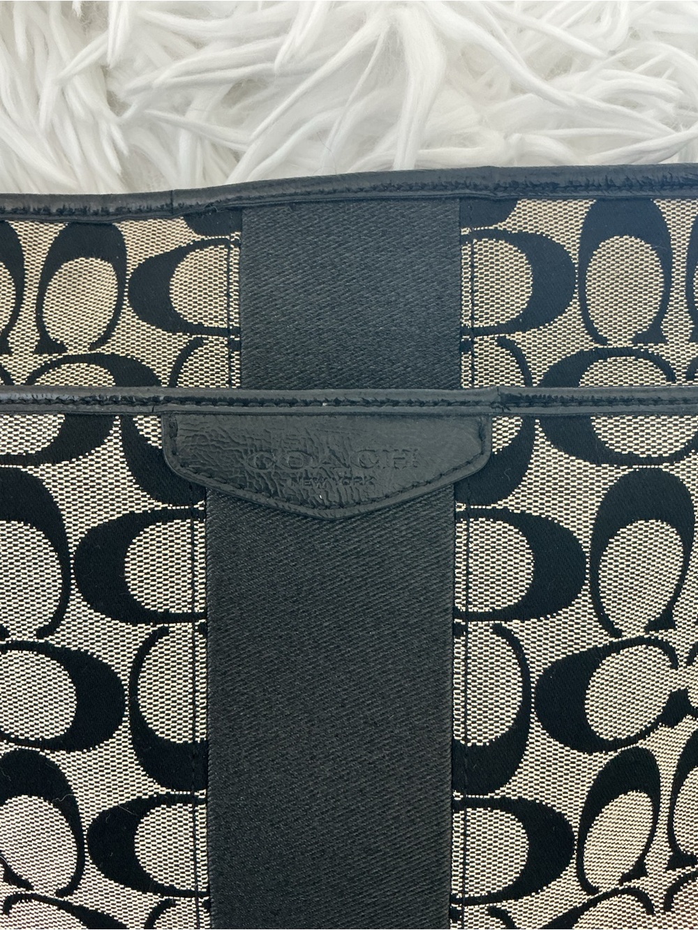 Coach Black/Tan Signature Zip Crossbody with hang tag - Picture 2 of 12